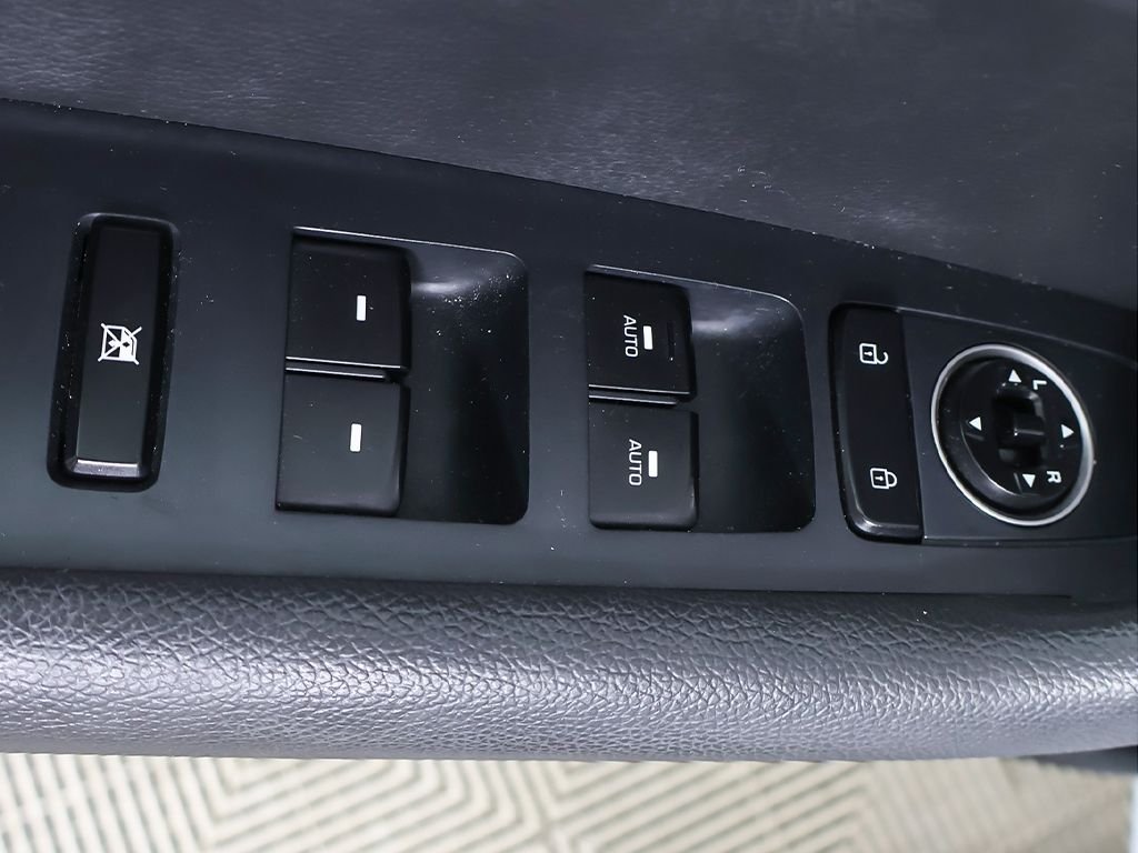 Used 2019 Silver Hyundai Sport image 32