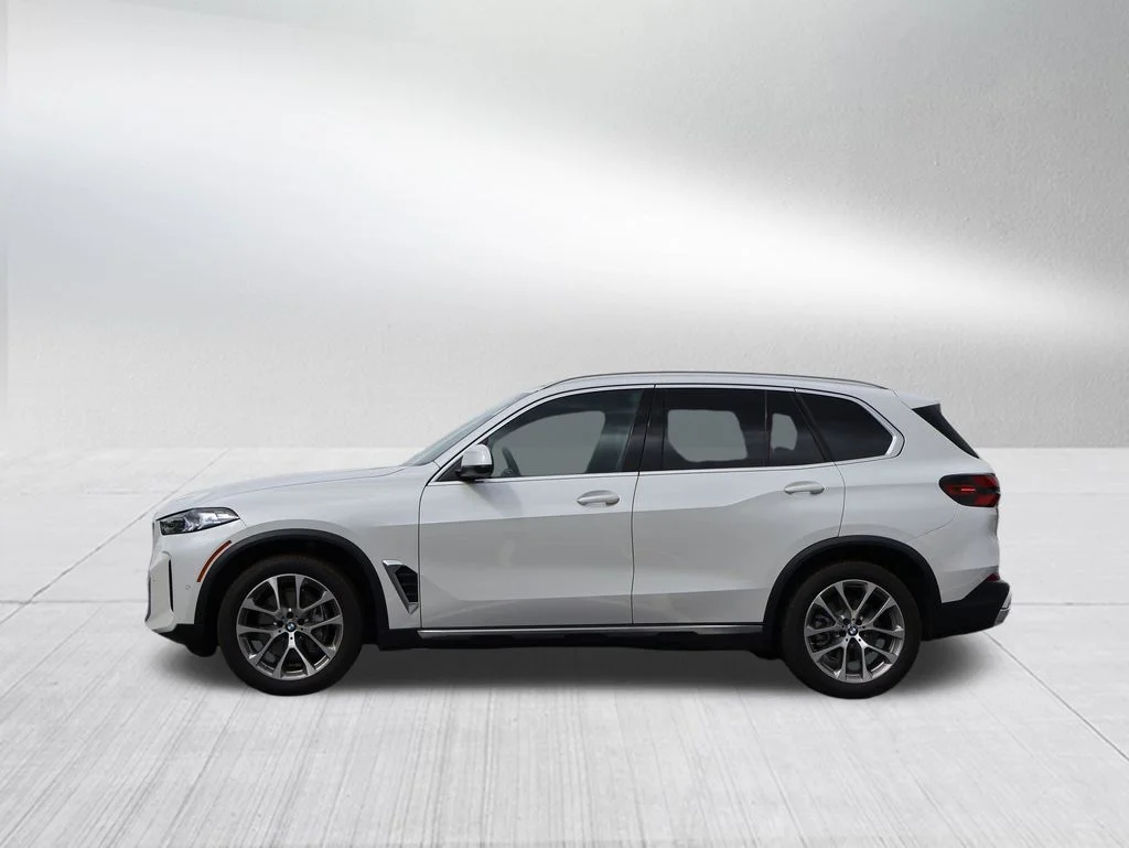 Used 2026 White BMW xDrive40i image 4