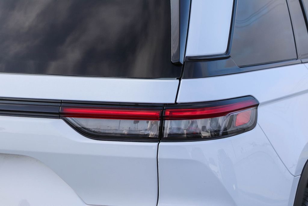 Used 2023 Bright White Clearcoat Jeep Limited image 10