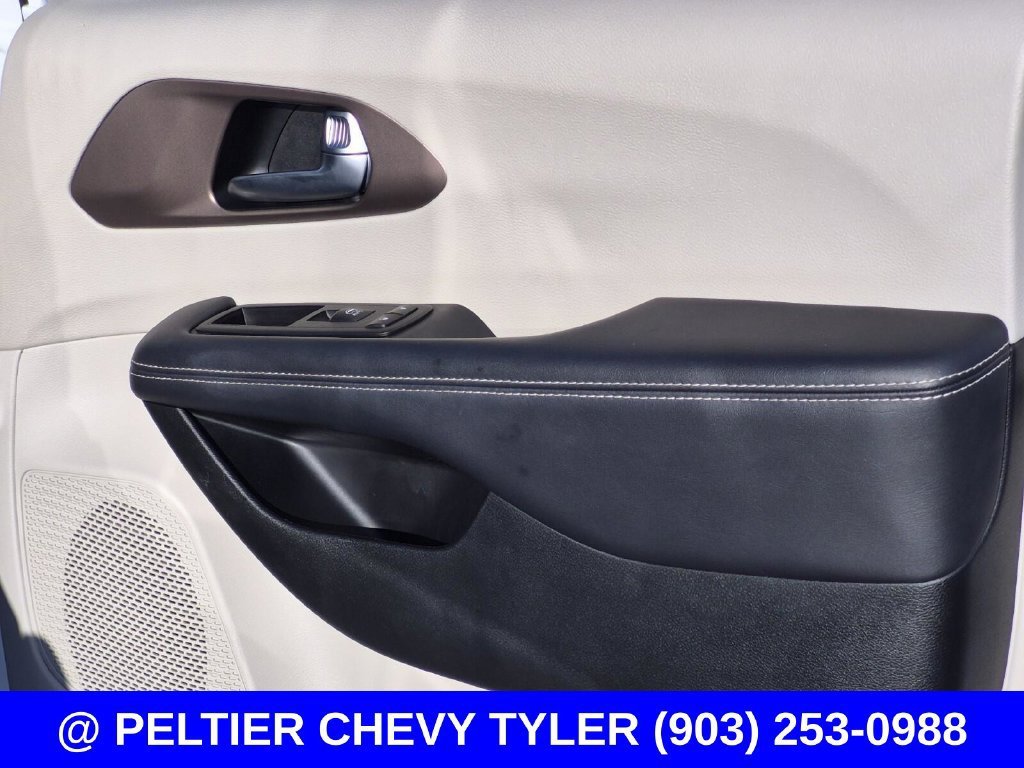 2023 Chrysler Voyager LX - Photo 13