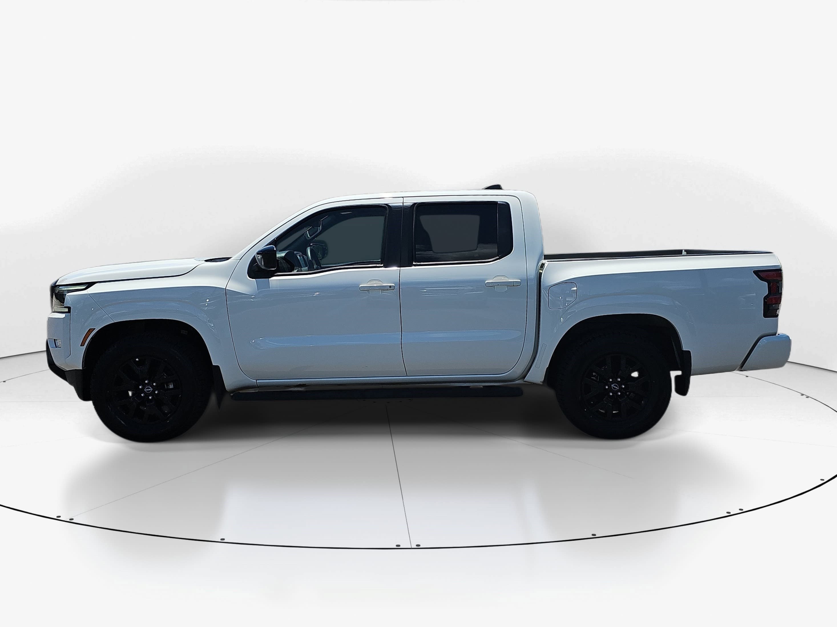 Used 2023 Glacier White Nissan SV image 6