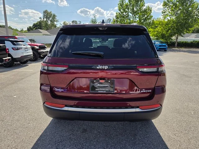 New 2026 Velvet Red Pearl-Coat Exterior Paint Jeep Limited image 9