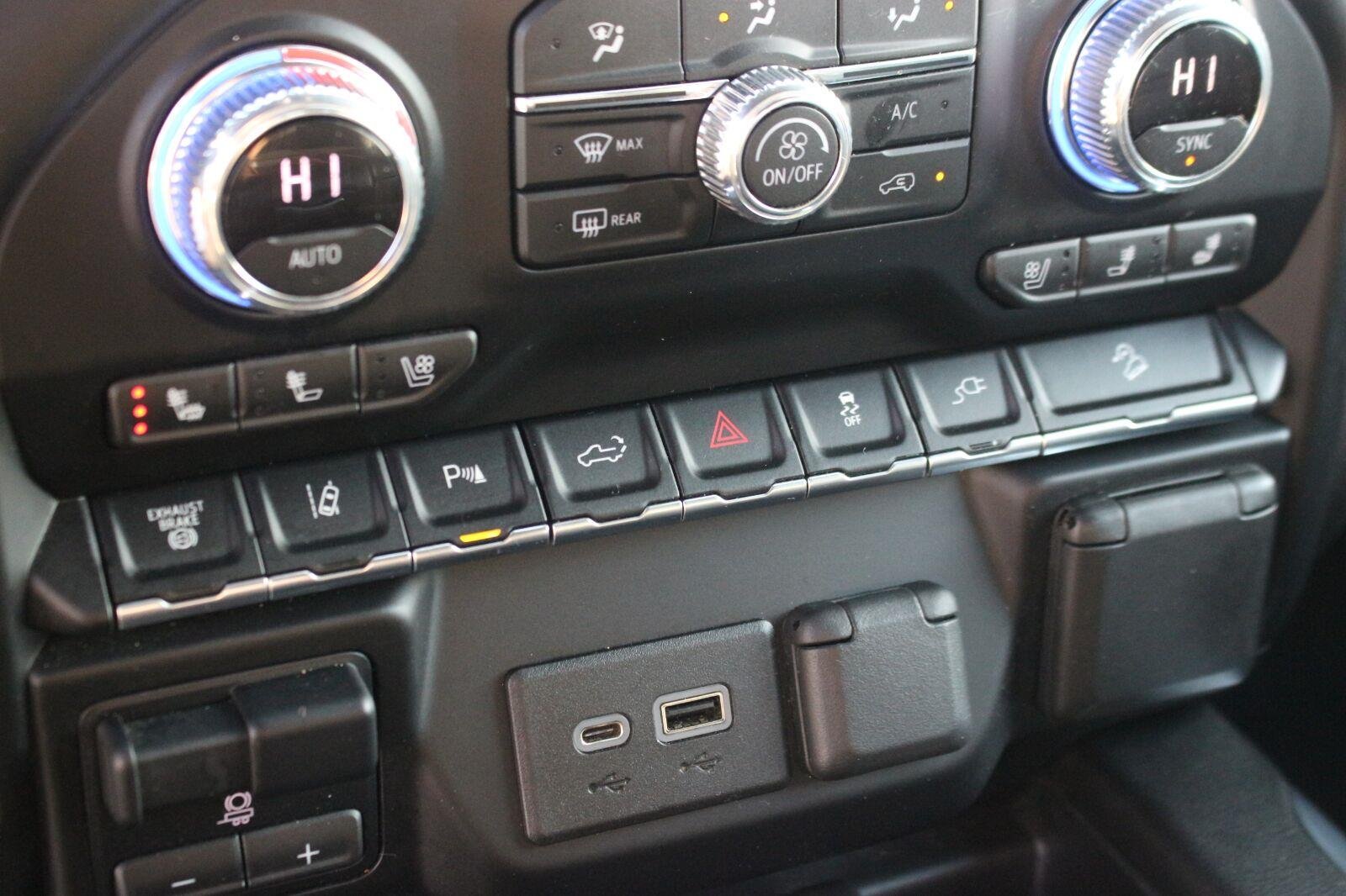 Used 2022 SUMMIT WHITE GMC Denali image 28