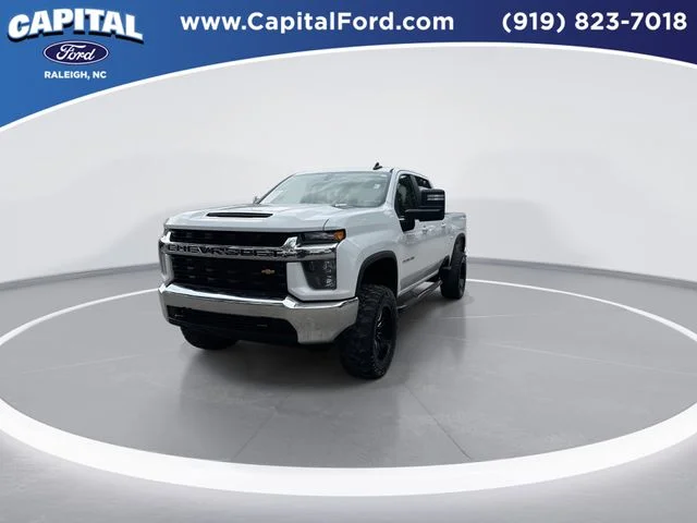 Used 2021 White Chevrolet LT image 4