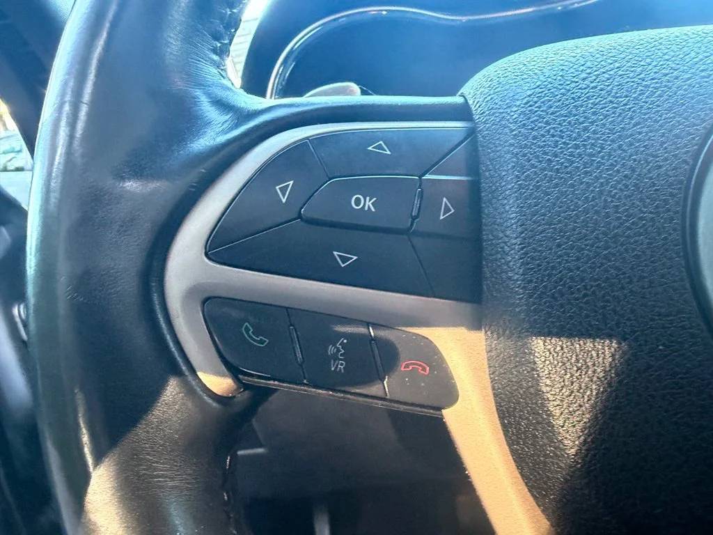 Used 2017 Billet Silver Metallic Jeep Laredo image 16