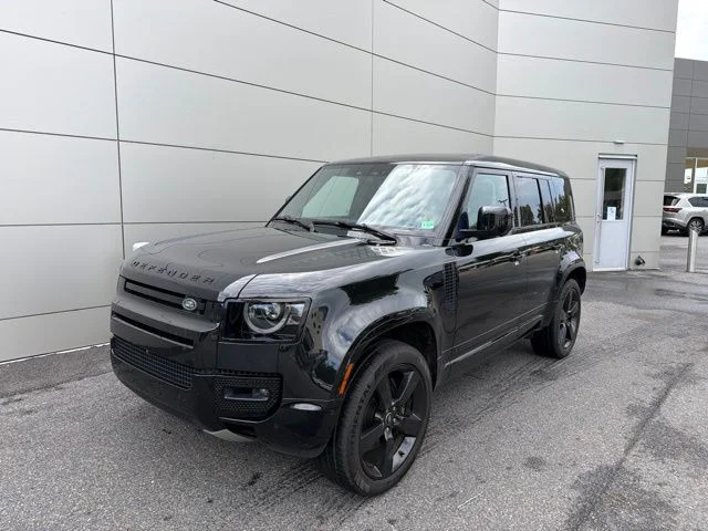 Used 2023 Santorini Black Metallic Land Rover  image 1