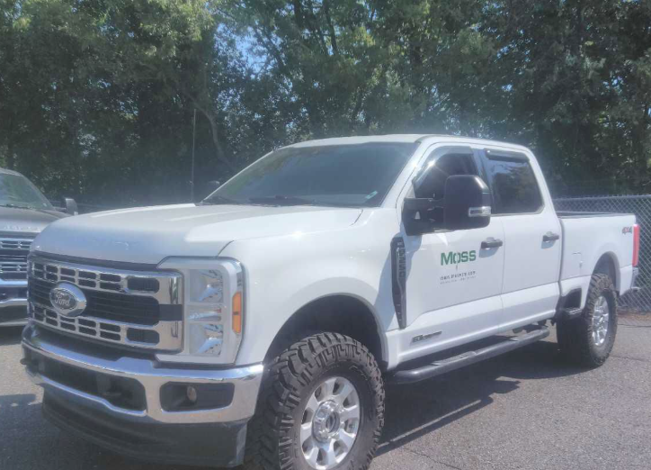 Used 2023 Oxford White Ford XLT image 1