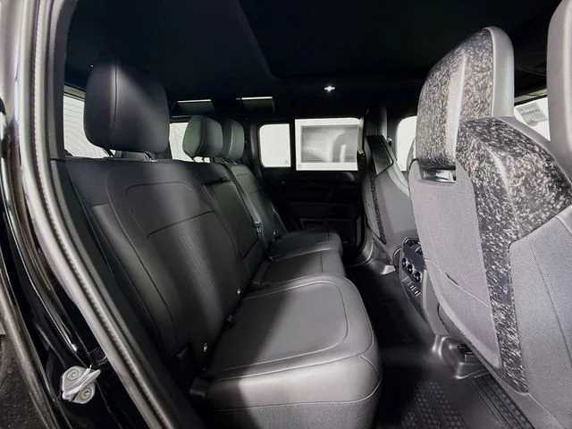 New 2026 Narvik Black Land Rover OCTA Black image 29