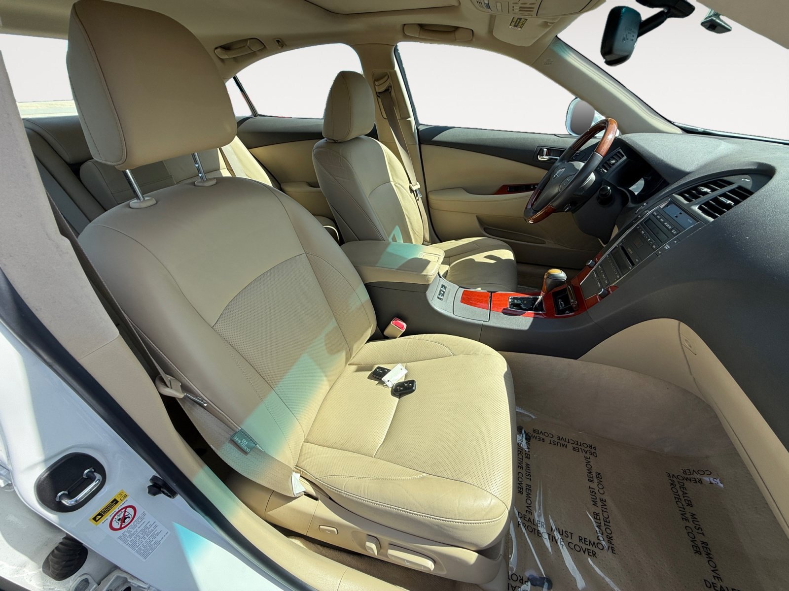 Used 2007 White Lexus 350 image 19