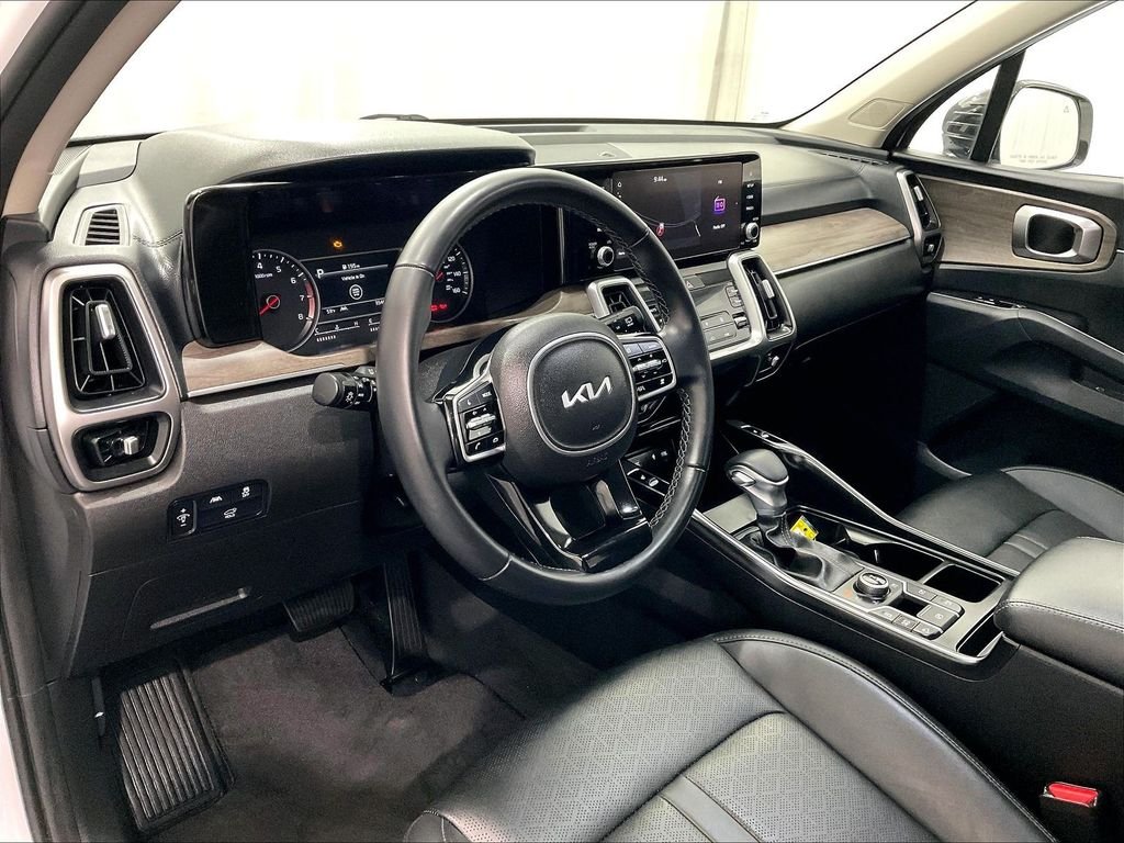 Used 2023 Glacial White Pearl Kia X-Line EX image 8