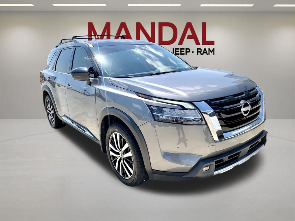 Used 2023 Gray Nissan Platinum image 3
