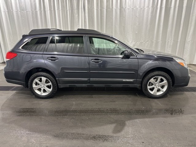 Used 2013 Subaru Outback Limited with VIN 4S4BRBLC5D3305381 for sale in Grants Pass, OR