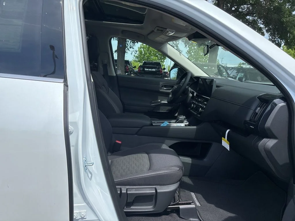 New 2026 Everest White Pearl TriCoat Nissan SV image 19