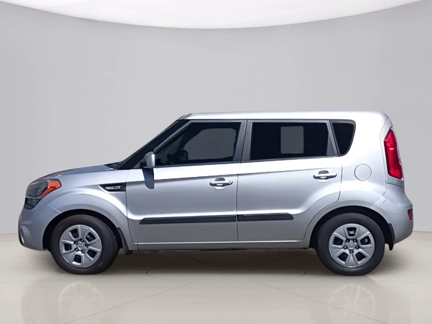 Used 2013 Silver Kia ! WAGON image 2