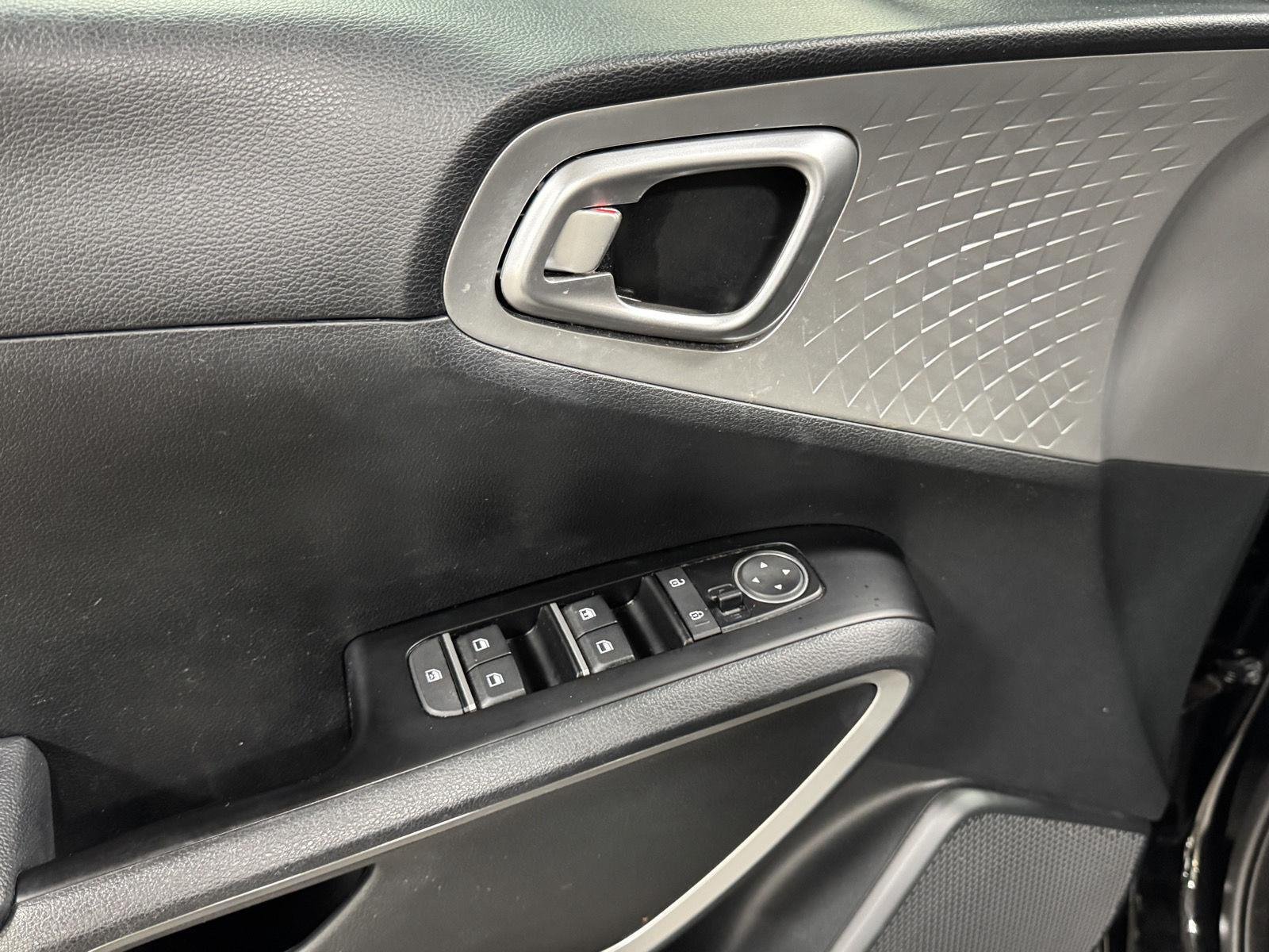2023 Kia Soul S - Photo 25