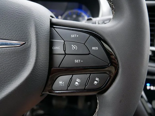 Used 2025 Diamond Black Chrysler Limited image 18
