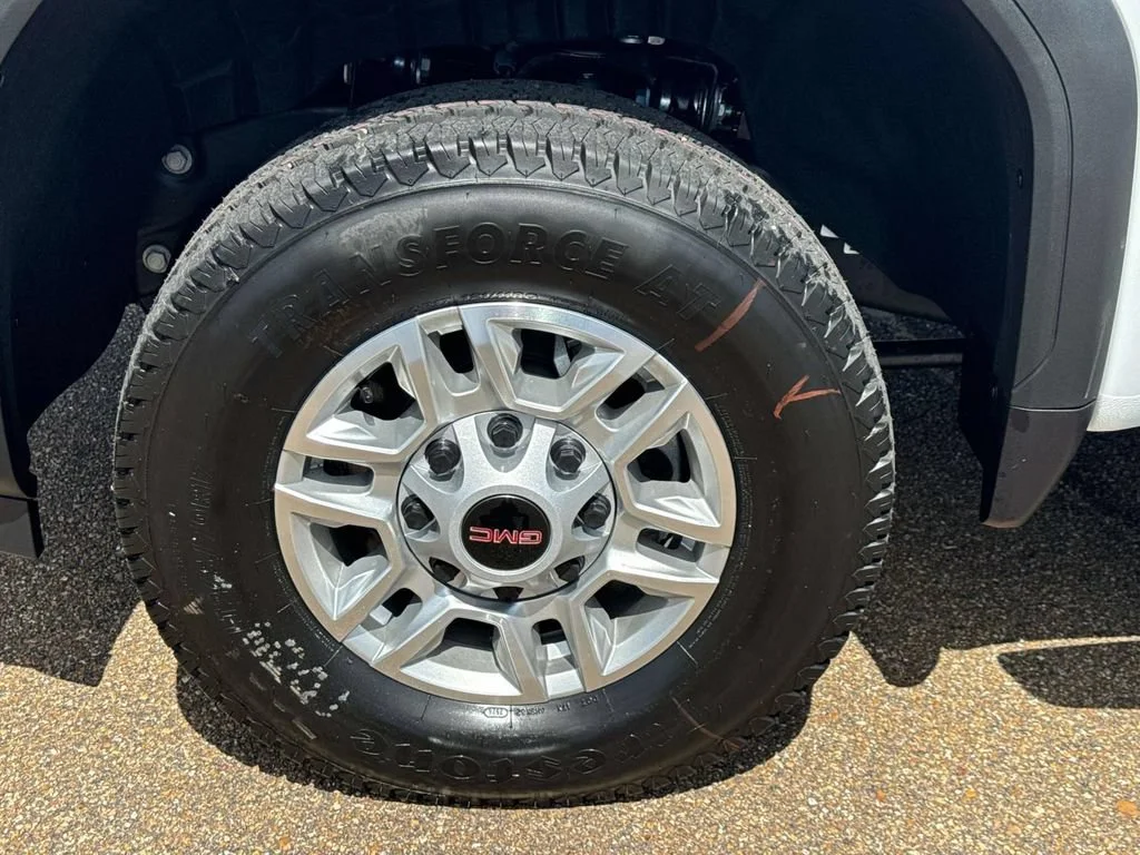 New 2026 Summit White GMC Pro image 4