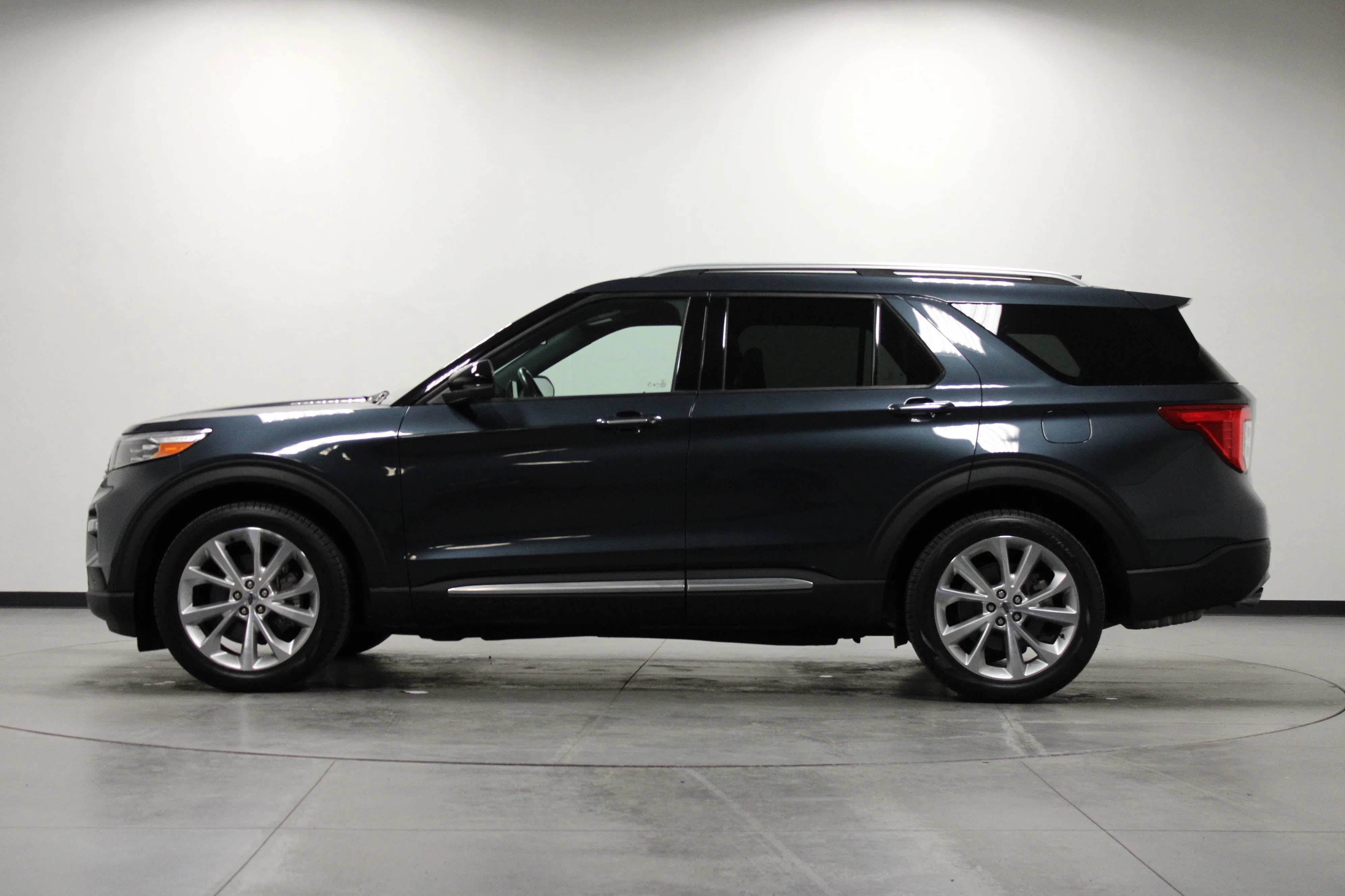 Used 2022 Blue Metallic Ford Platinum image 7