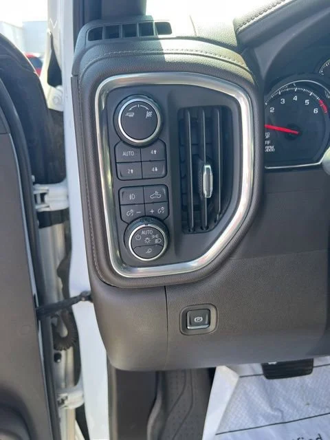 Used 2019 IRIDESCENT PEARL TRICOAT Chevrolet LTZ image 13