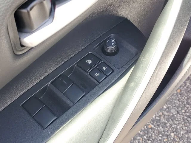 Used 2025 Wind Chill Pearl Toyota SE image 9