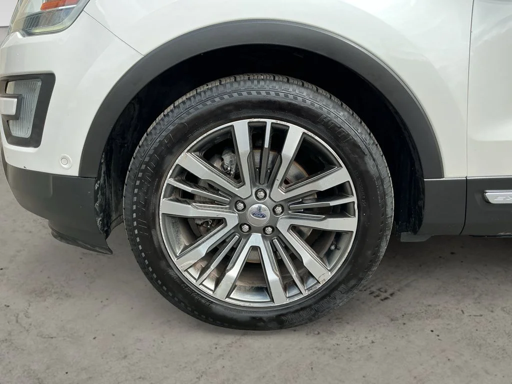 Used 2016 White Ford Platinum image 9