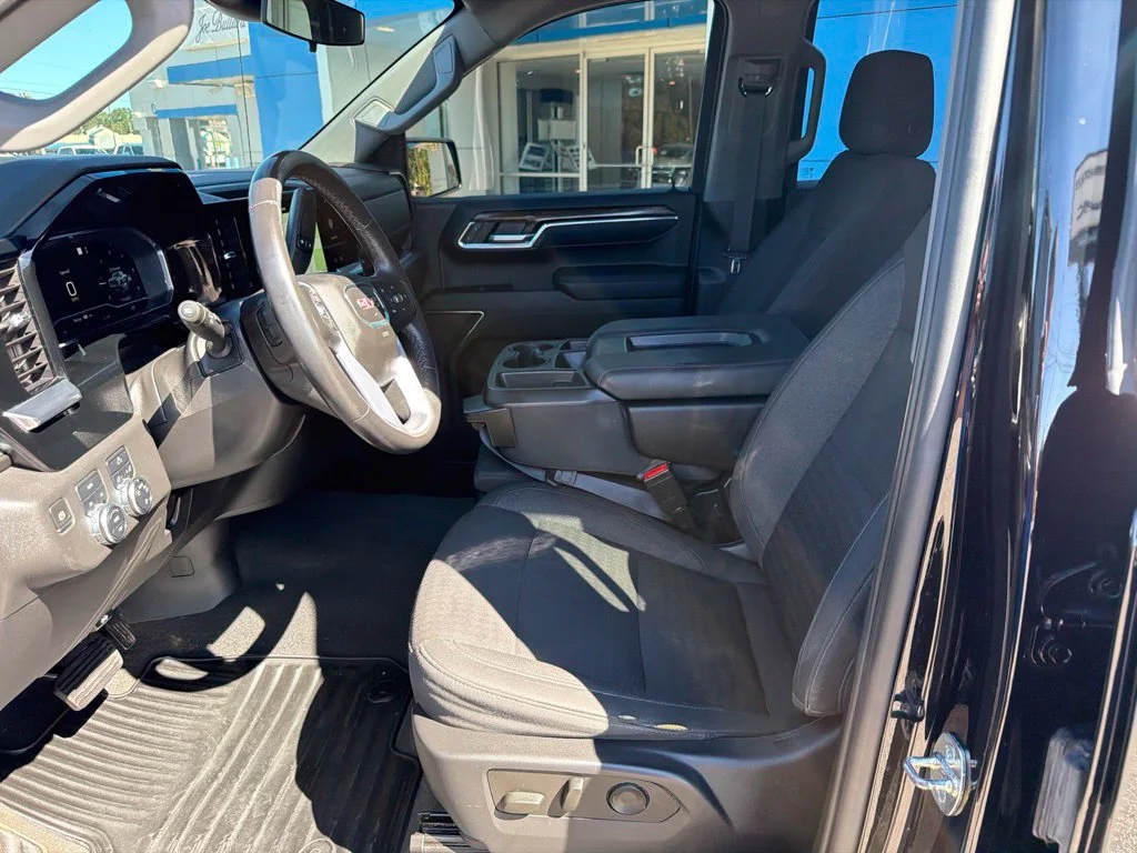 Used 2022 ONYX BLACK GMC SLE image 27