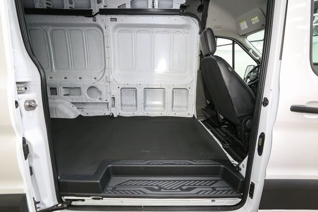 Used 2025  Ford Base image 17