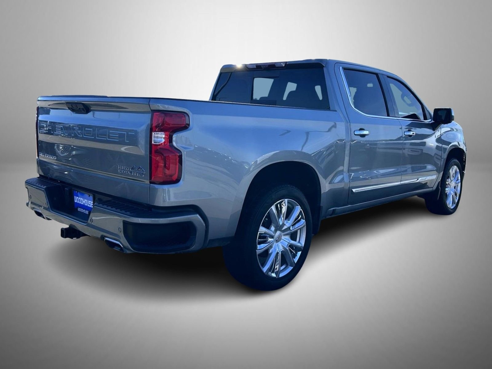 Used 2025 Gray Chevrolet High Country image 5