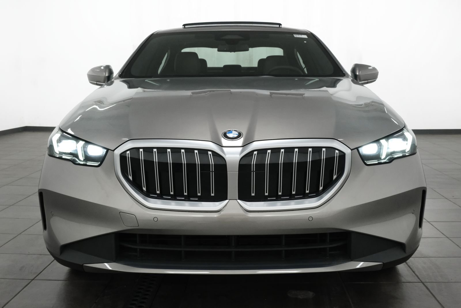 New 2027 Oxide Grey Metallic BMW 530i xDrive image 8