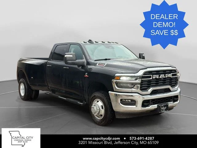 New 2026 Diamond Black Crystal Pearl-Coat Exterior Paint RAM Tradesman image 1