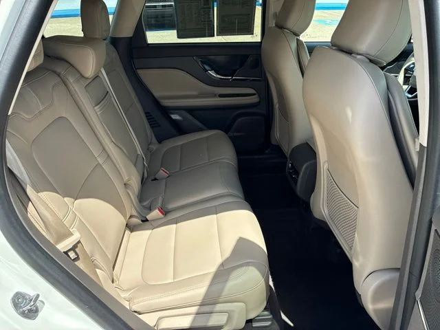 Used 2024 Pristine White Lincoln Premiere image 25