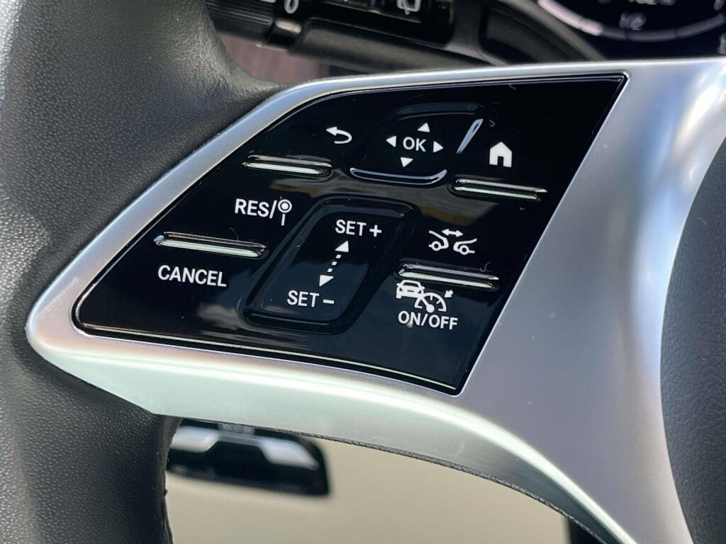 Used 2023 Selenite Grey Metallic Mercedes-Benz GLC 300 image 32