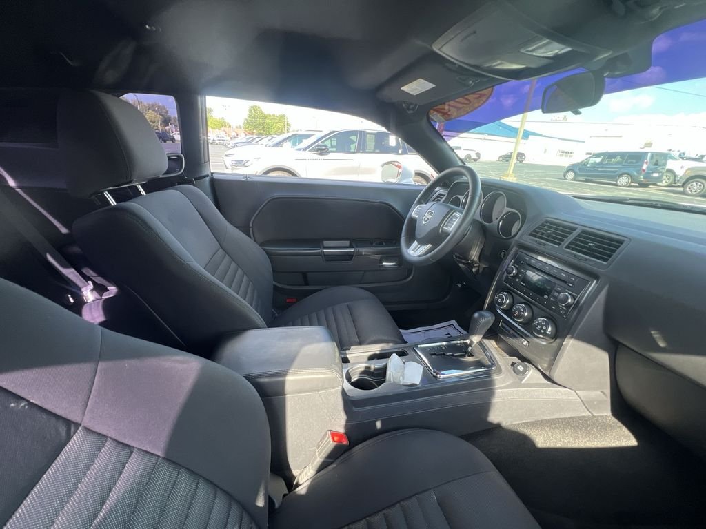 Used 2014 White Dodge SXT image 15