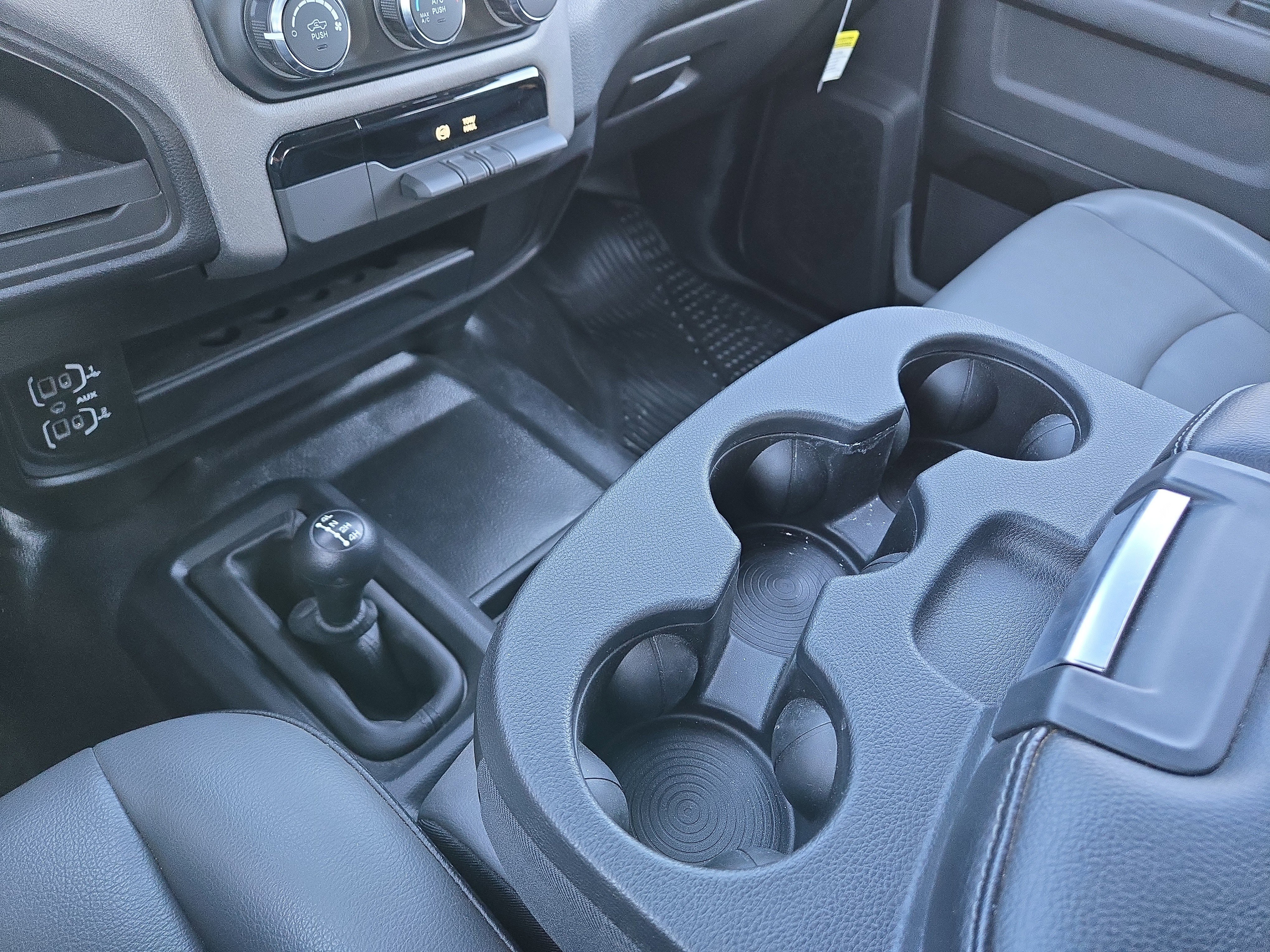 2024 RAM Ram 3500 Pickup Tradesman - Photo 30
