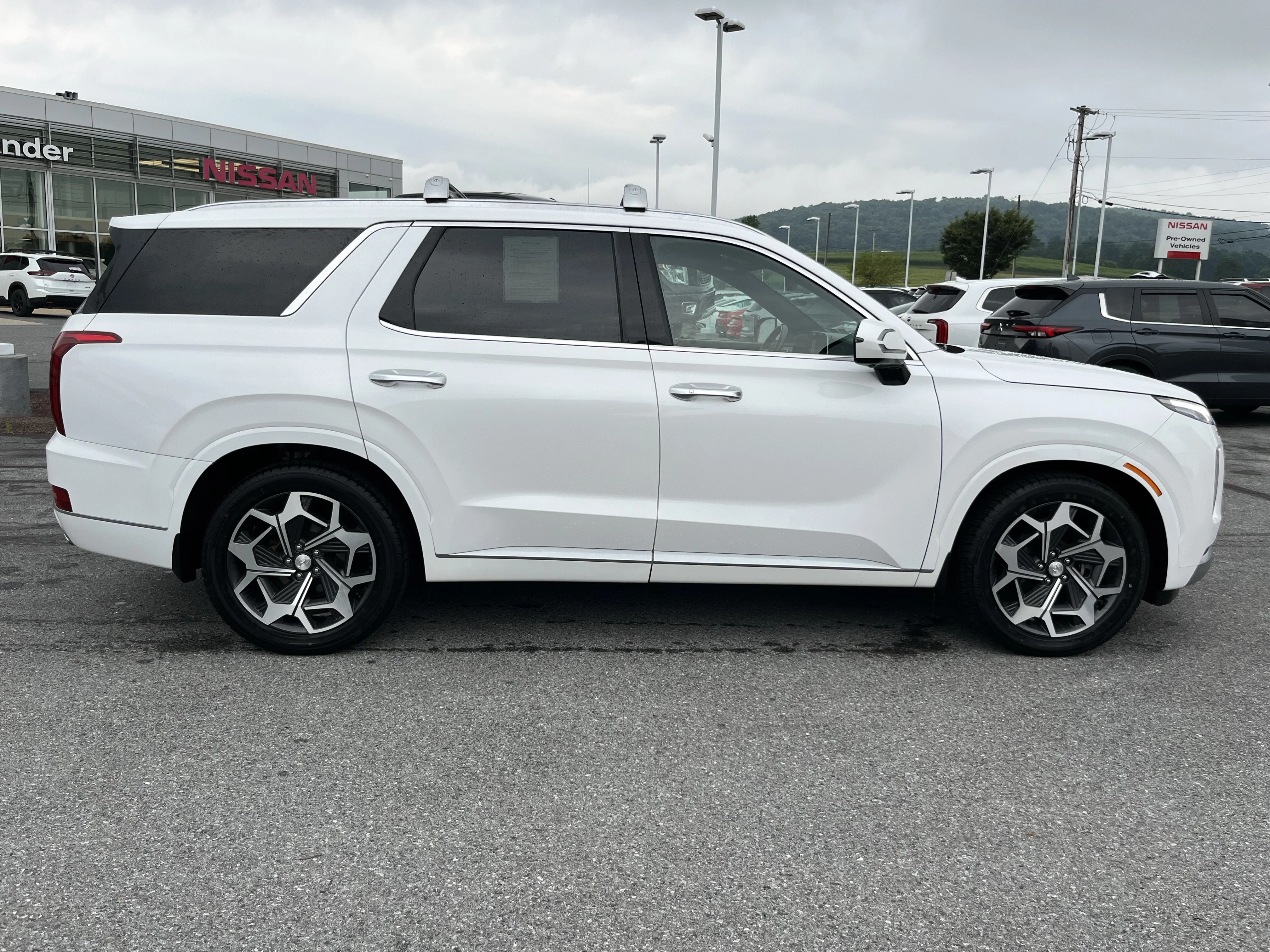Used 2021 White Hyundai Calligraphy image 2