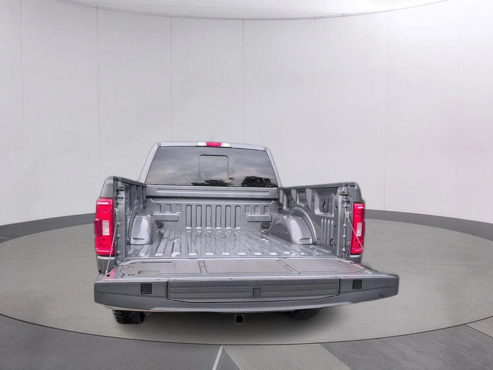 Used 2023 Carbonized Gray Ford XLT image 5