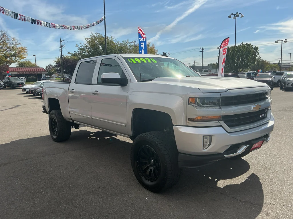 Used 2018 Silver Ice Metallic Chevrolet LT image 3