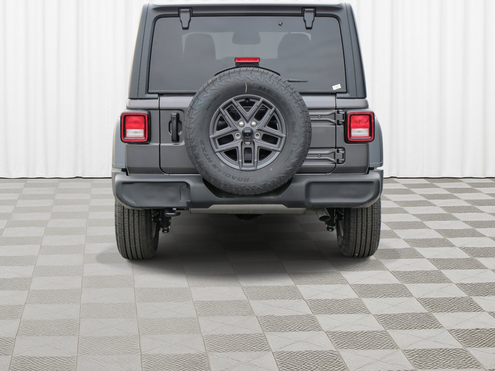 New 2026 Granite Crystal Metallic Clear-Coat Exterior Paint Jeep Sport S image 30