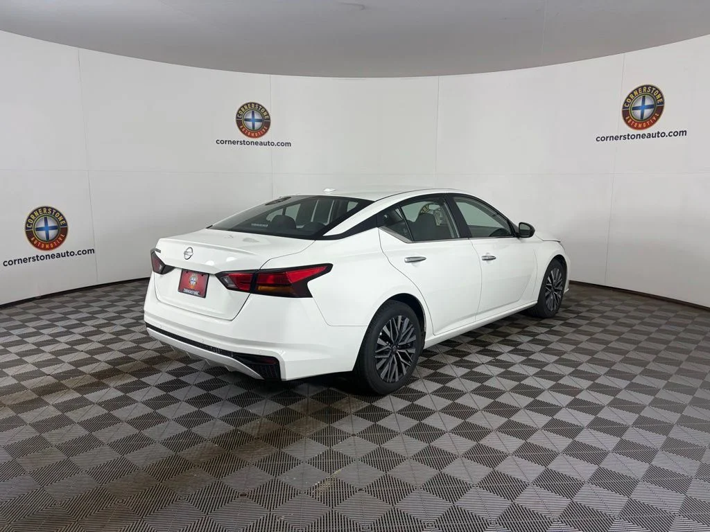 2025 Nissan Altima SV - Photo 7