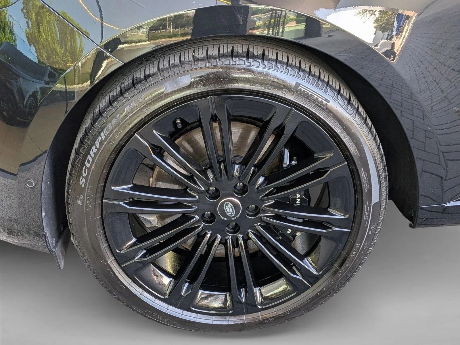 Used 2025 Santorini Black Metallic Land Rover SE image 25