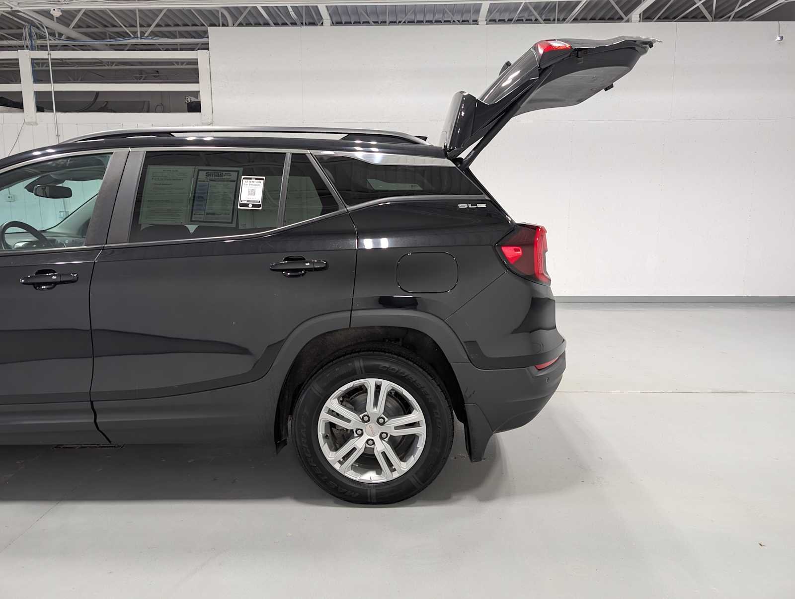 Used 2022 Ebony Twilight Metallic GMC SLE image 12