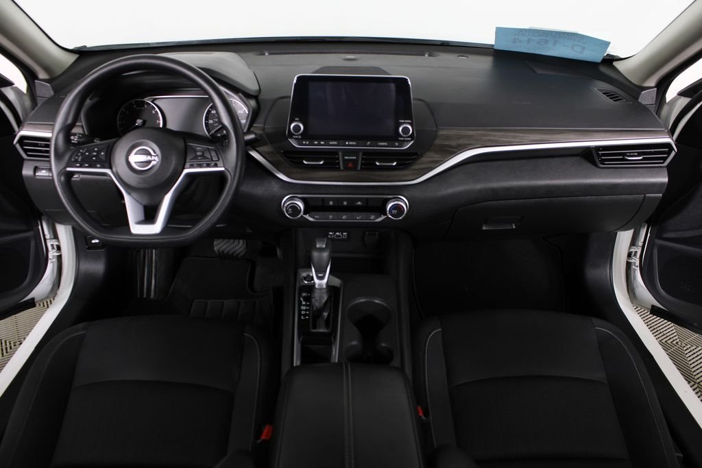 Used 2025 White Nissan 2.5 SV image 26
