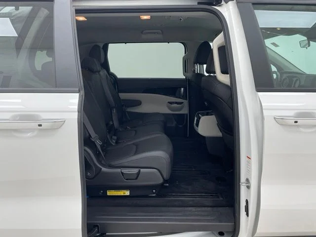 Certified Used 2024 White Kia  image 17