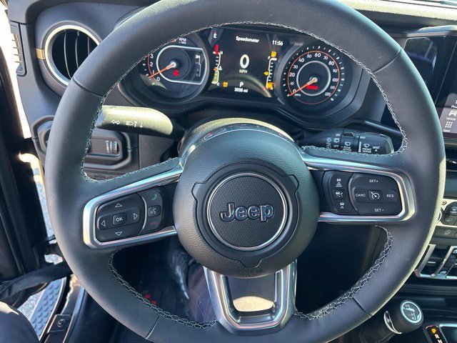 Used 2026 Granite Crystal Metallic Clearcoat Jeep Sahara image 20
