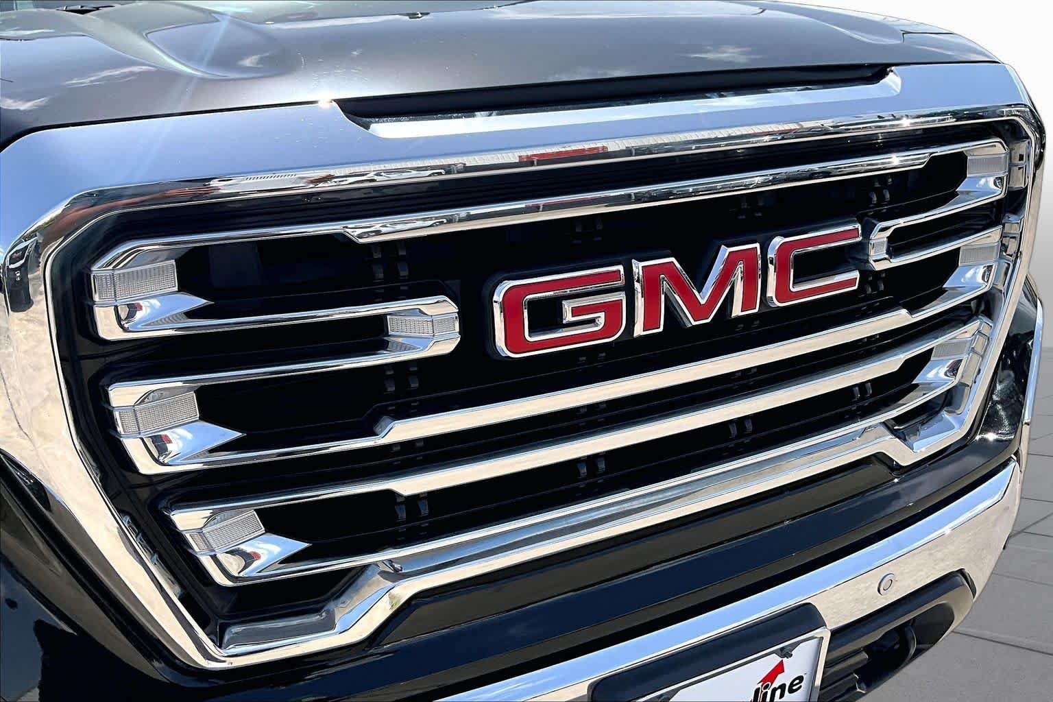 Used 2020 ONYX BLACK GMC SLT image 30