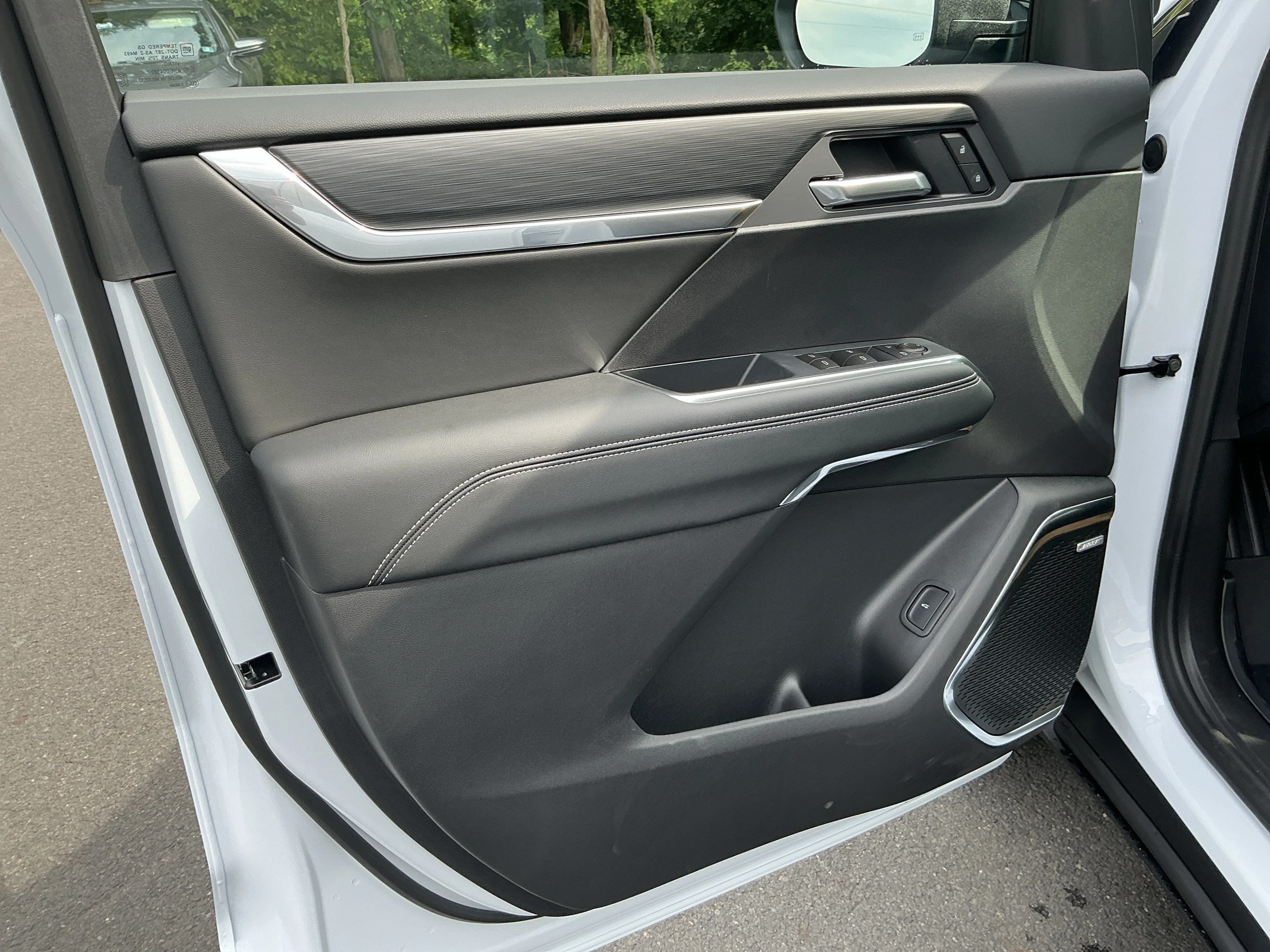 New 2026 Glacier White Tricoat GMC Elevation image 13