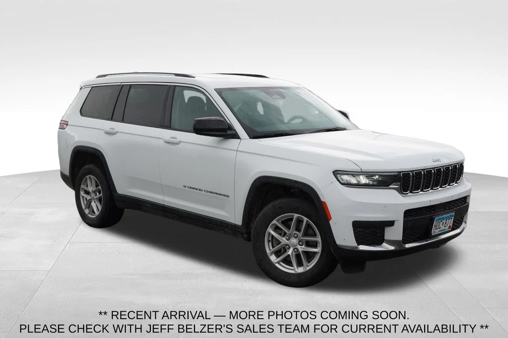 Used 2022 White Jeep Laredo image 1