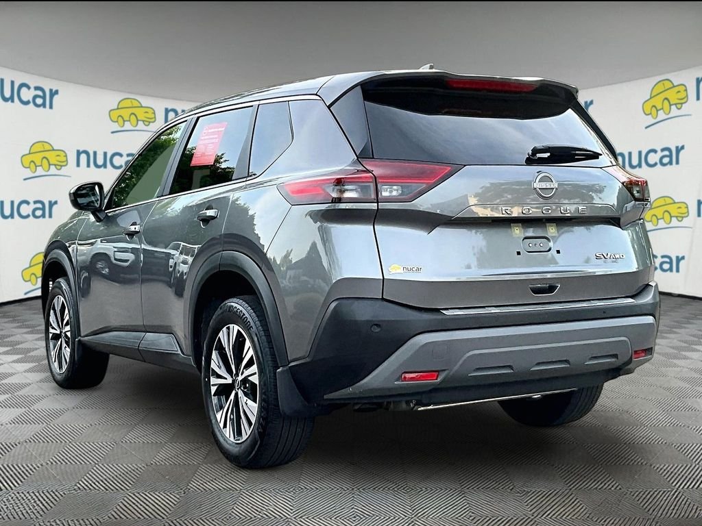 Used 2023 Gray Nissan SV image 4