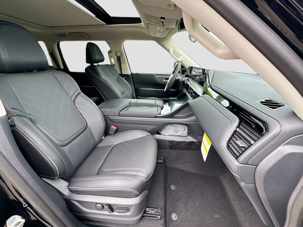 New 2026 BLACK OBSIDIAN INFINITI Luxe 2WD image 31