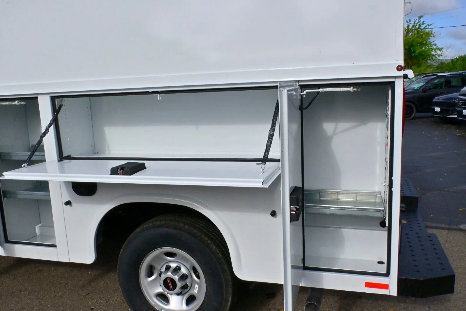New 2025 Summit White GMC 1WT image 8
